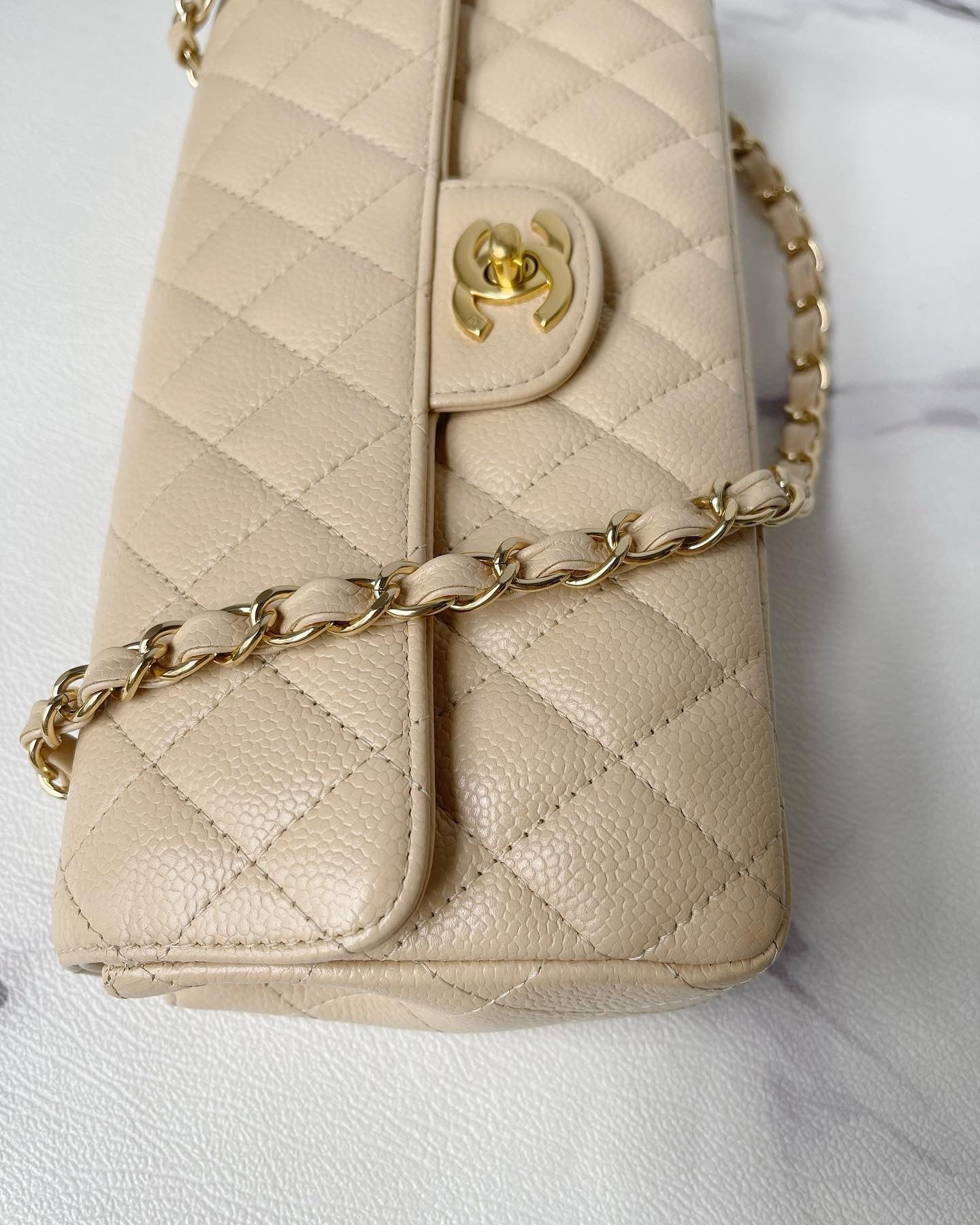 Chanel Classic Vintage Clutch East-west in Beige Color